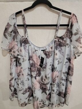 Torrid NWT Light Gray Floral Cold-Shoulder Women's Top Size 0X/LG